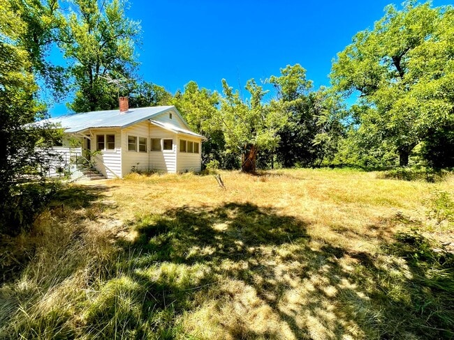 Building Photo - 3 Bedroom 1 bath home in Nevada City