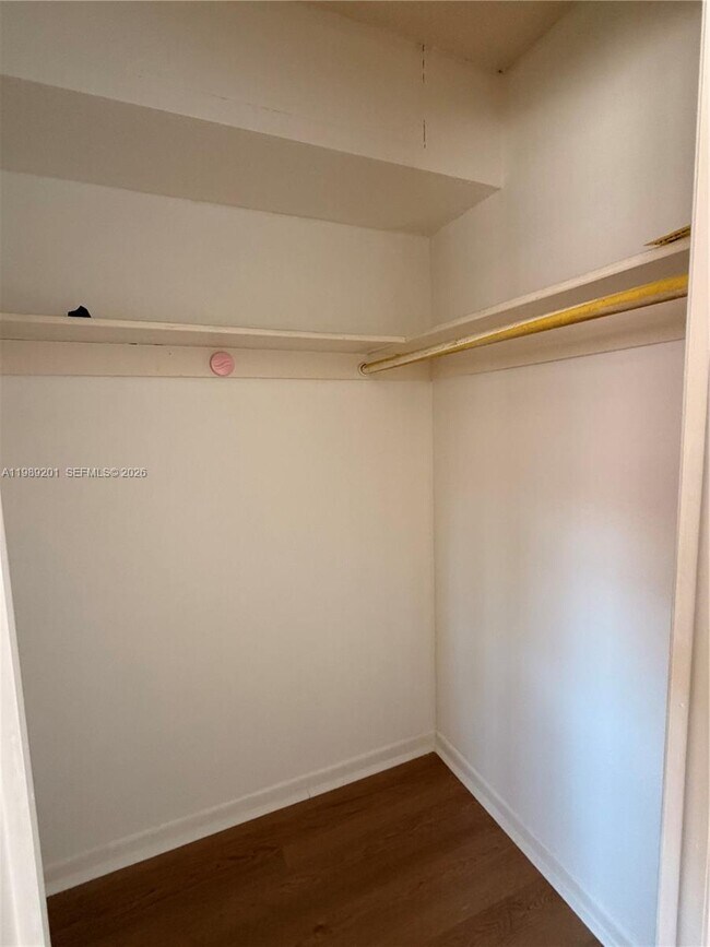 Building Photo - 218 NE 12th Ave