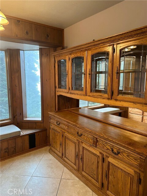 Building Photo - 897 Bear Springs Rd