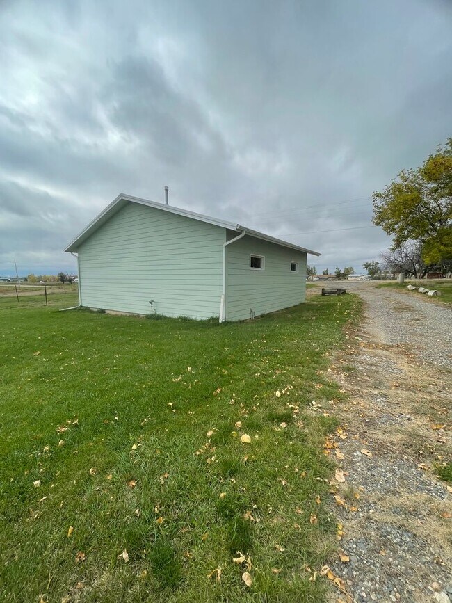 Building Photo - 7141 12 Mile Rd