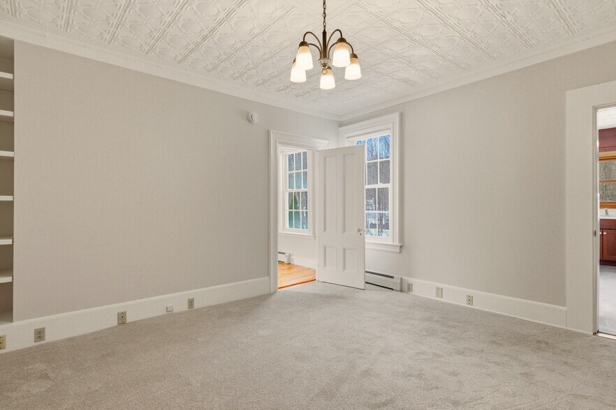 Building Photo - 113 Railroad Ave