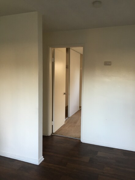 Building Photo - 1935 W Linden St