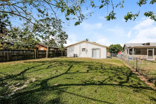 Building Photo - 432 Perry Ave