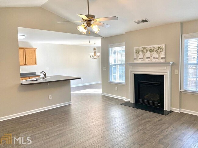 Building Photo - 302 Highland Falls Dr