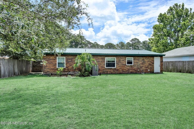 Building Photo - 2214 Luana Dr E