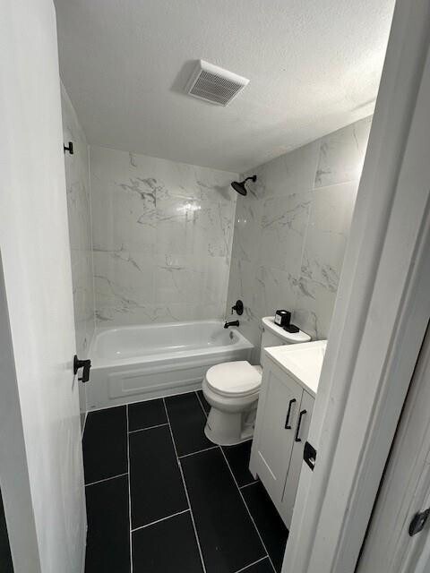 Building Photo - 2700 Coral Springs Dr