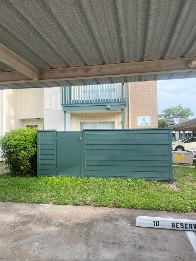 Building Photo - 250 El Dorado Blvd