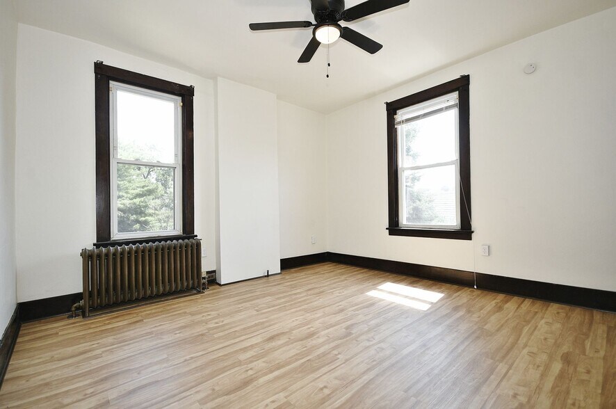 Building Photo - 201 Giffin Ave