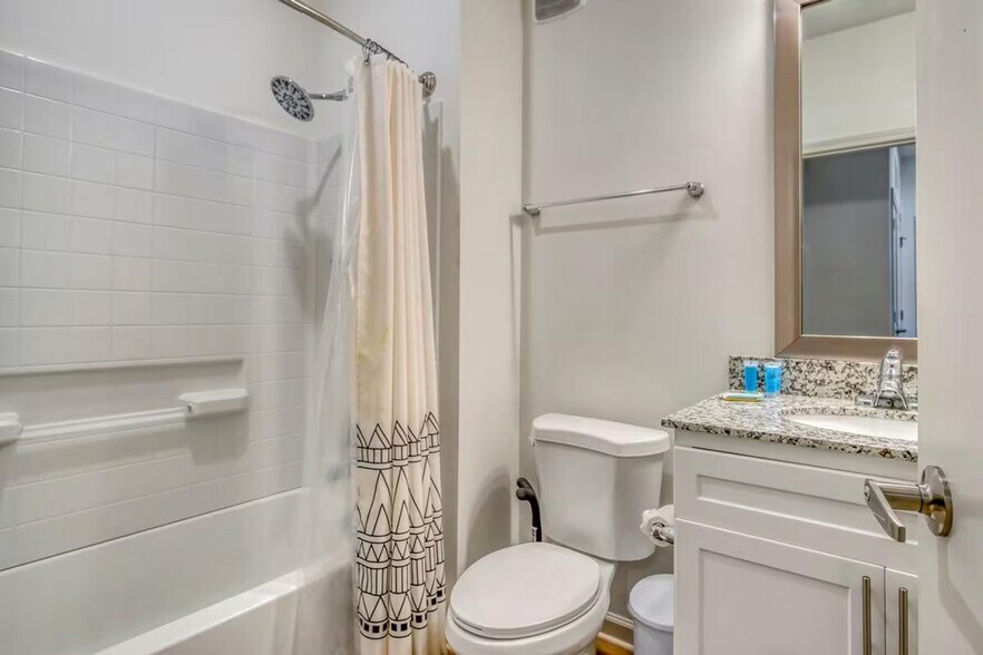 Building Photo - 8242 Windsor Hill Blvd