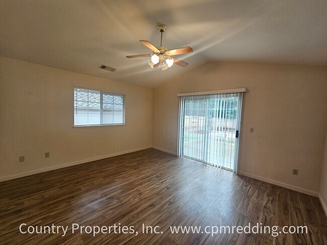 Building Photo - Spacious Home in Saratoga Estates with Lan...