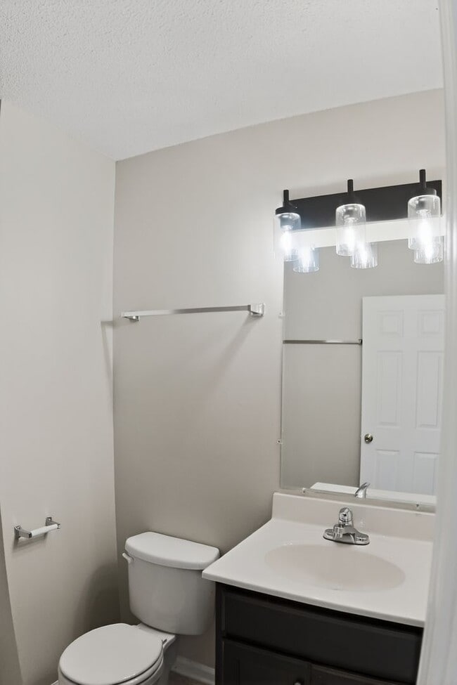 Building Photo - Spacious Two Bedroom Townhome In Kannapolis