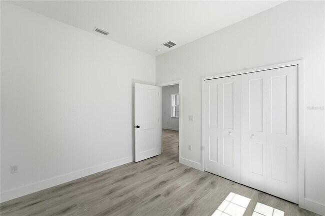 Building Photo - 2600 SW 146th Pl Rd