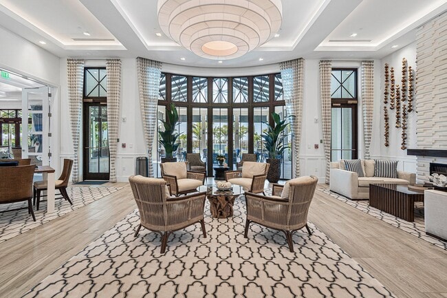 Building Photo - 9256 Crestview Cir