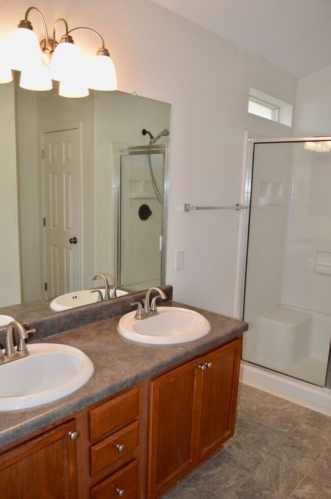 Building Photo - Charming 3 bed 2 bath home in Converse, TX