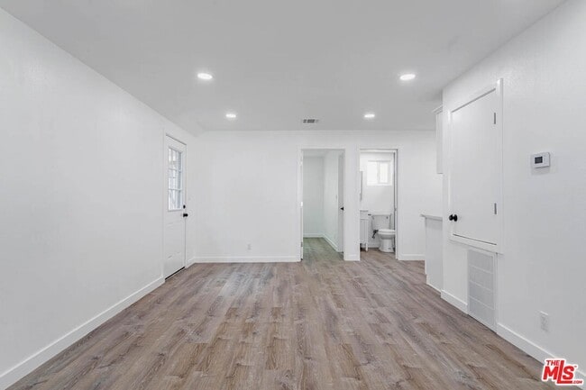 Building Photo - 253 S Catalina Ave