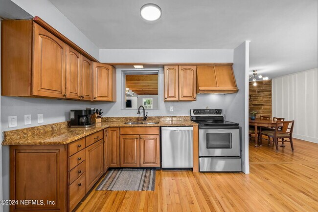 Building Photo - 1160 Preston Pl