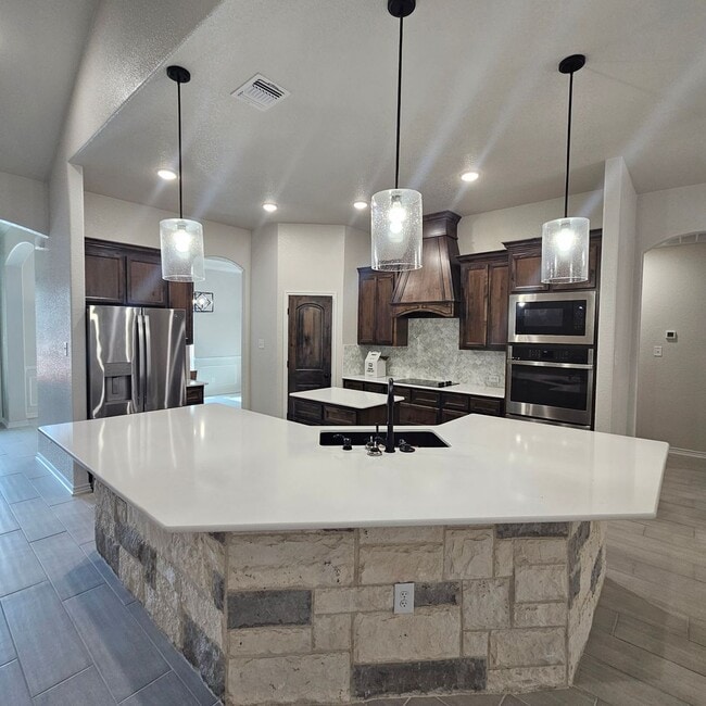 Building Photo - Beautiful new custom home