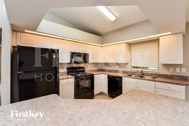 Building Photo - 2014 NW 16th Pl