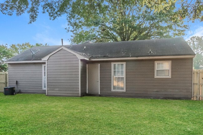 Building Photo - 2563 Country Trail Dr