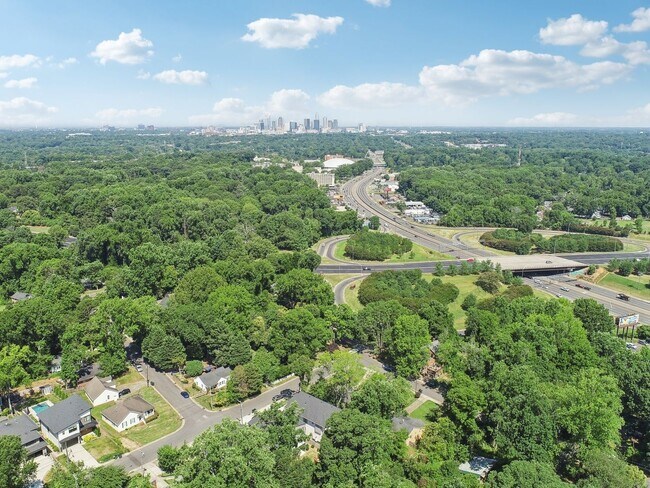 Building Photo - Charming 3BR House in Charlotte