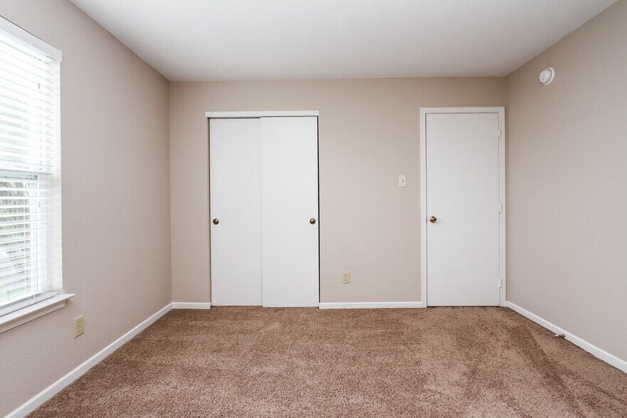 Building Photo - 105 Winterwood Dr