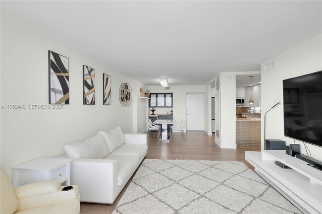 Building Photo - 100 Bayview Dr