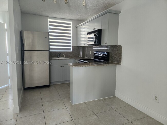 Building Photo - 1801 S Treasure Dr