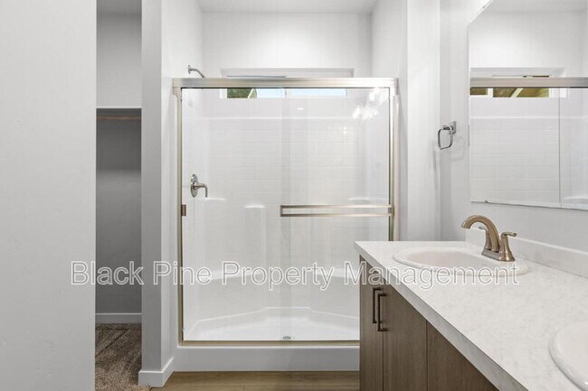 Building Photo - 895 N Aleppo Wy