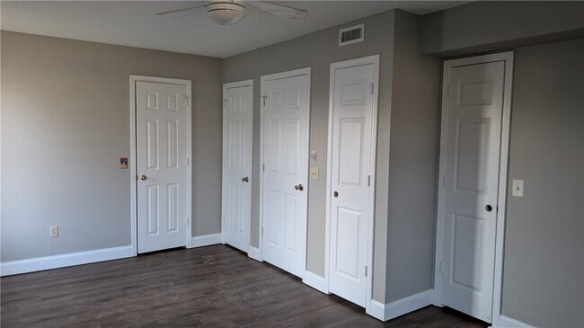 Building Photo - 2005 Blueberry Ln