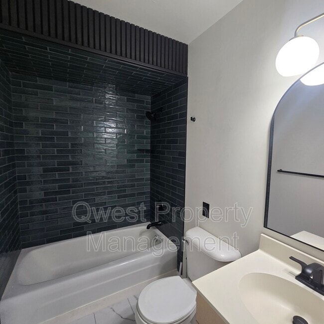 Building Photo - 414 Rose St