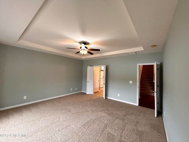 Building Photo - BEAUTIFUL HOME AVAILABLE APRIL 1ST