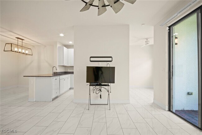Building Photo - 15851 Portofino Springs Blvd