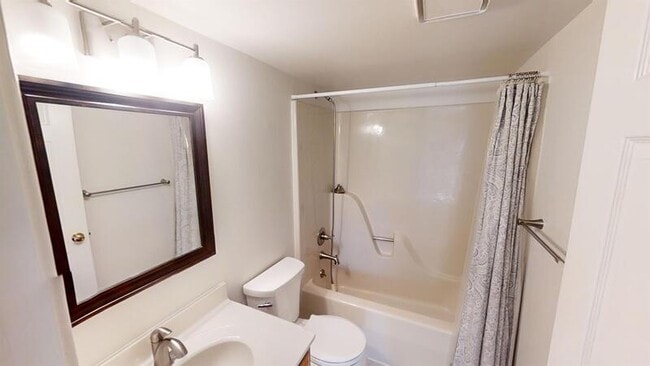 Building Photo - 455 Village Oaks Ct