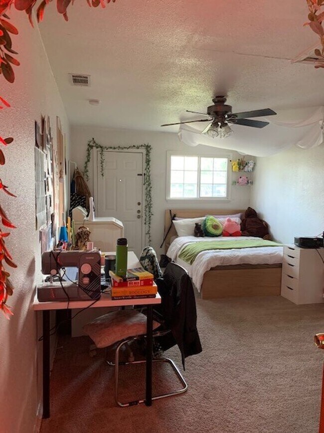 Building Photo - ***Fabulous Home-Close to UNT***