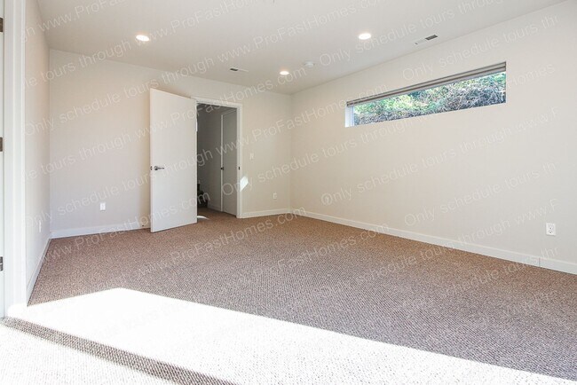 Building Photo - 2968 SE 92nd Ave