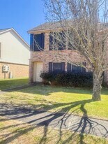 Building Photo - 214 Greenbriar Dr