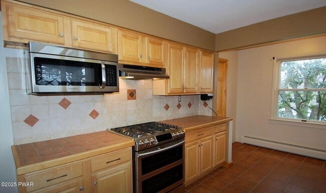 Building Photo - 1561 PA-171