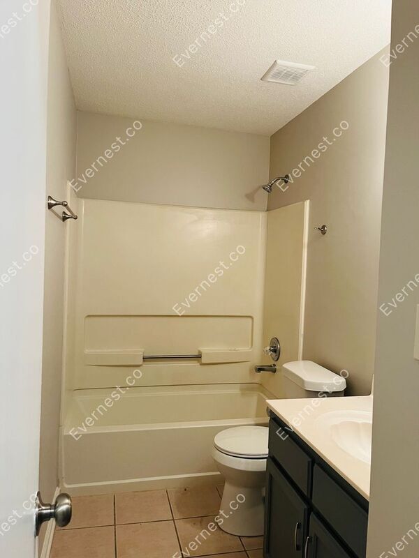 Building Photo - 7091 Hampton Dr