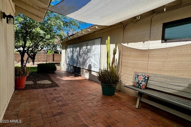 Building Photo - 4327 E Rancho Dr