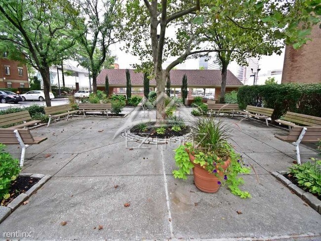 Building Photo - 2 br, 2 bath Apartment - 107 W. Conway Street