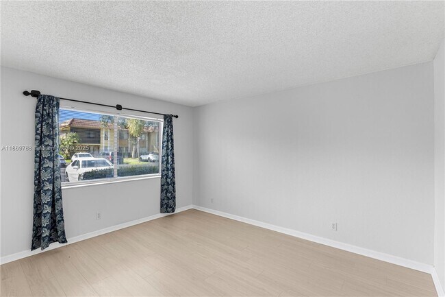 Building Photo - 301 Lakeview Dr