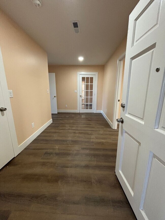 Building Photo - Newly Renovated Stunning Home