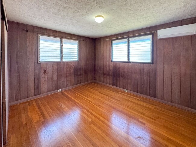 Building Photo - Single-Family Home in Kaimuki, 3 Bedrooms,...
