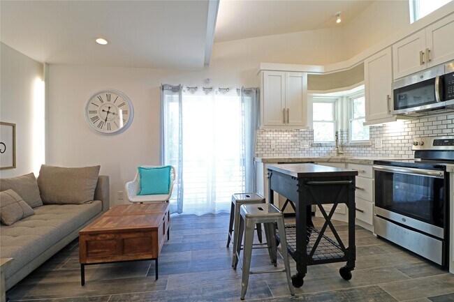 Building Photo - 2310 McDuffie St