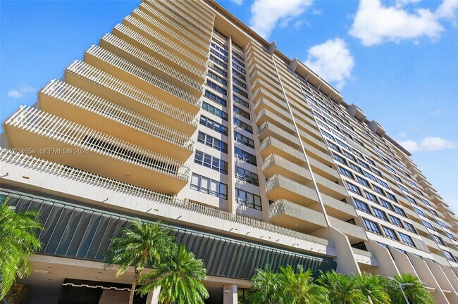 Building Photo - 2 Grove Isle Dr