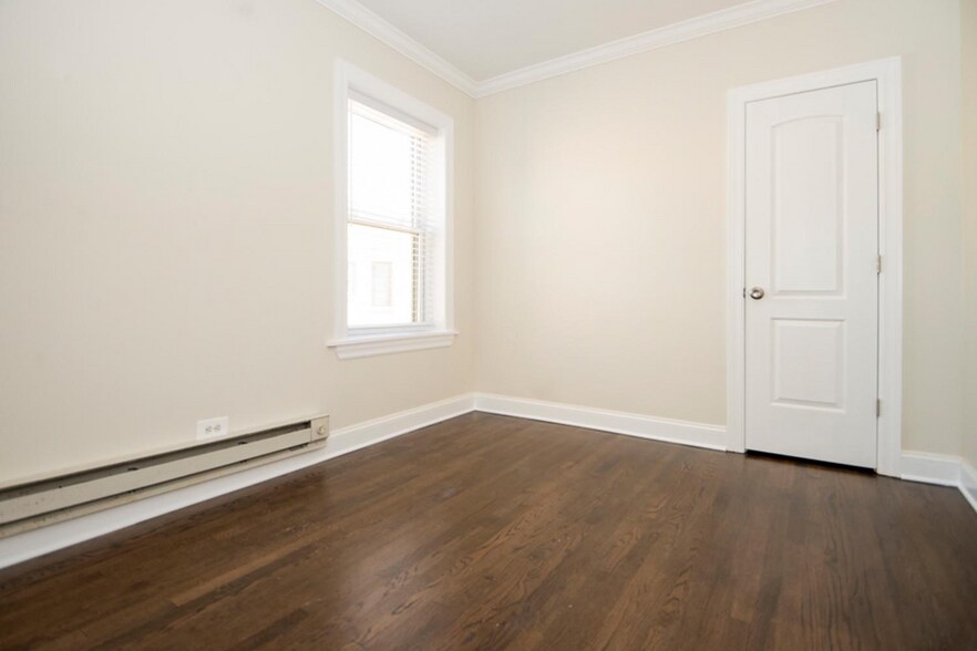 Building Photo - 3816 N Greenview Ave