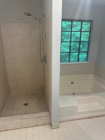 Building Photo - 8406 Red Cedar Way