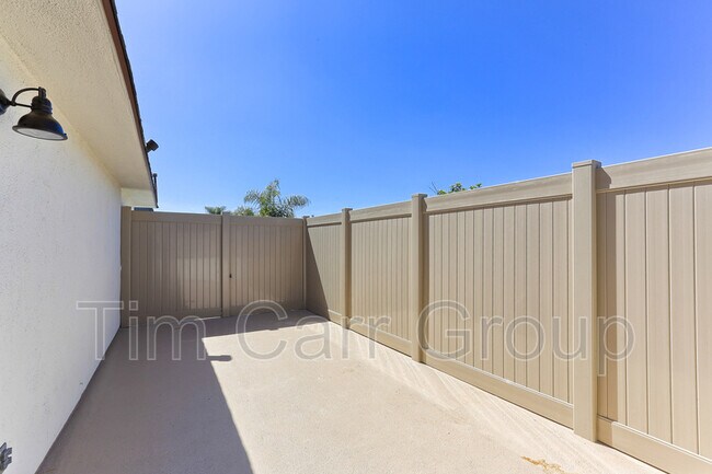 Building Photo - 2048 Garden Ln