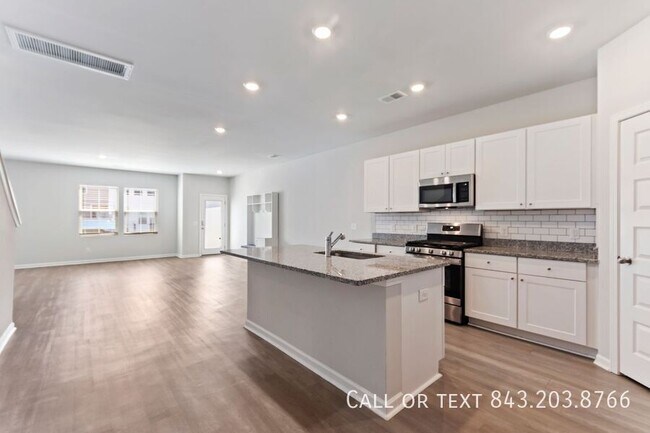 Building Photo - 1471 Central Ave