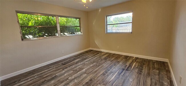 Building Photo - 1329 Fairfield Dr